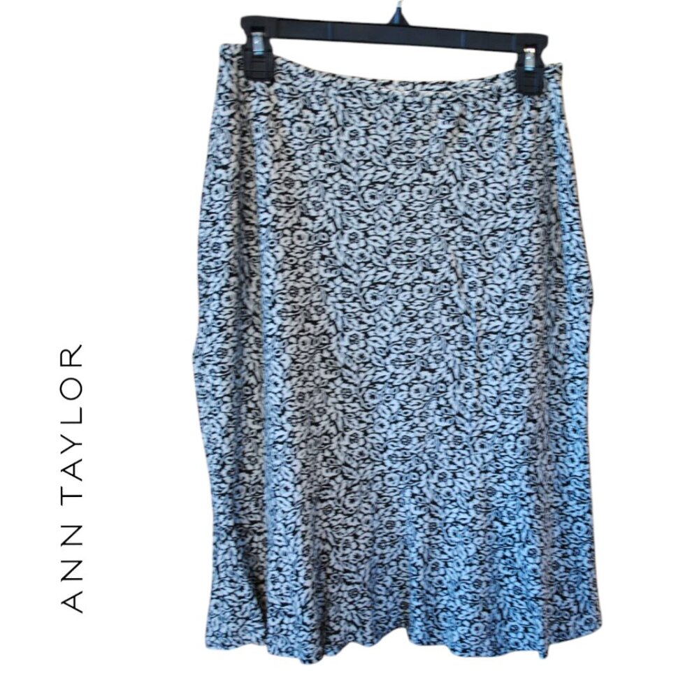 Ann Taylor 4 Skirt Black White Floral